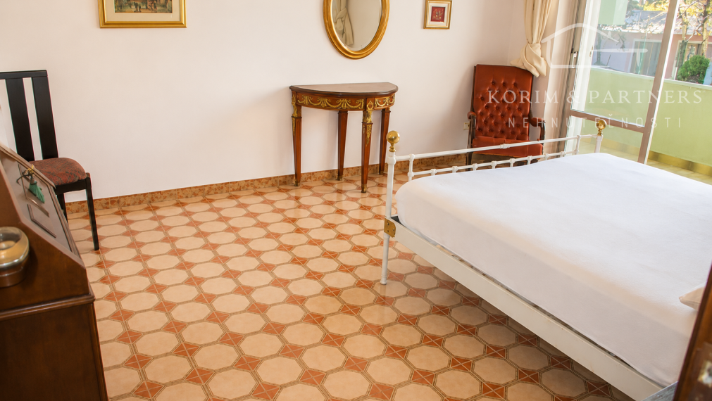 120 m² pri mori s terasou 35 m². Priestor, ktorý si dnes za túto cenu hľadá náhradu len ťažko.