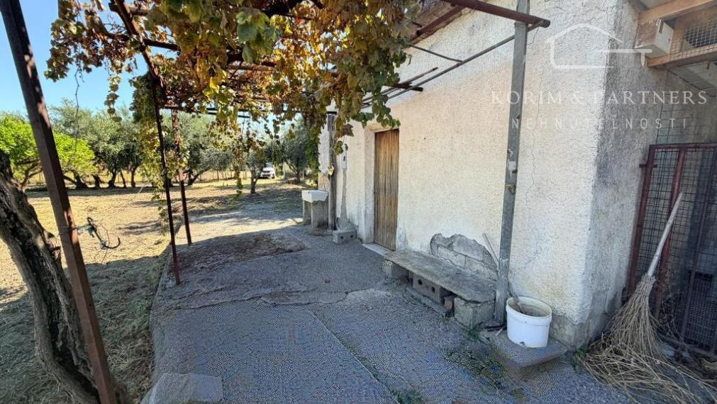 Pozemok s rodinným domom v Scalei - vstupenka do investovania v Taliansku