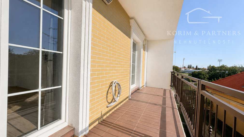 Moderný 2 izbový byt s veľkým balkónom a množstvom denného svetla,  Danubia Residence