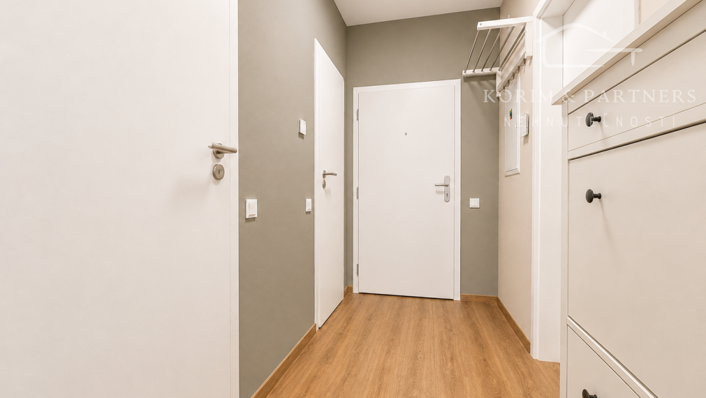Moderný 2 izbový byt s veľkým balkónom a množstvom denného svetla,  Danubia Residence