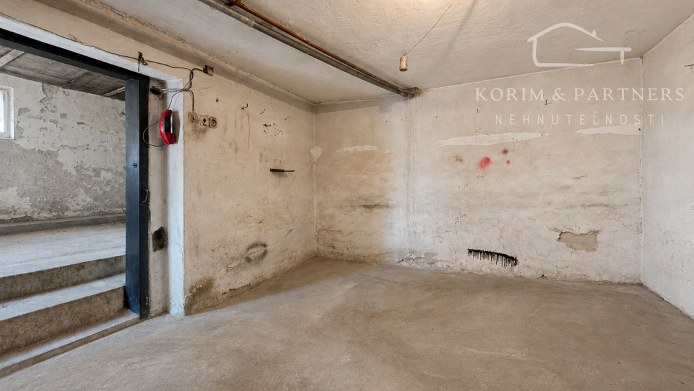 Veľký rodinný dom s garážou, prístavbami a pozemkom 783 m² | Hurbanovo