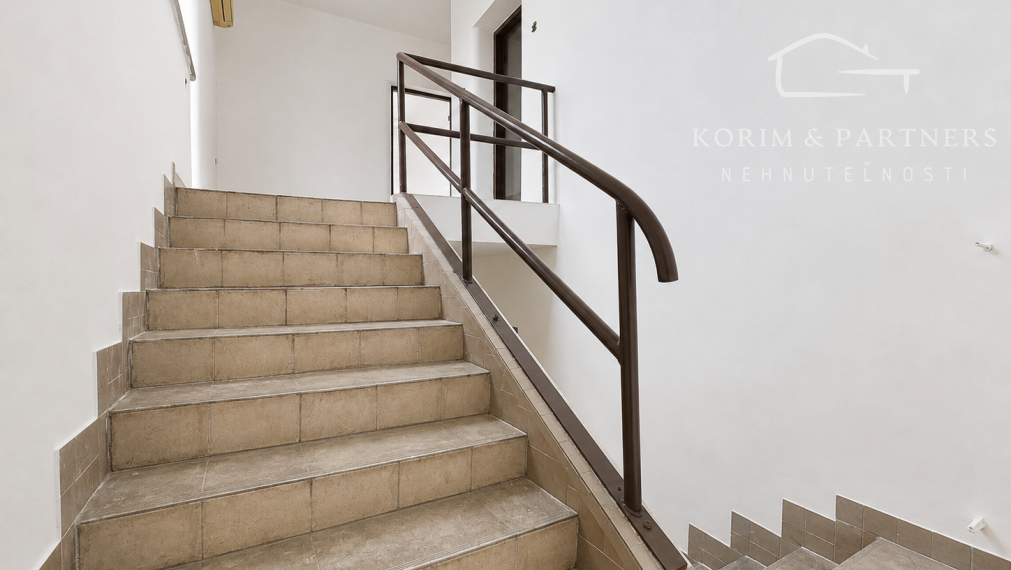 Veľký rodinný dom s garážou, prístavbami a pozemkom 783 m² | Hurbanovo