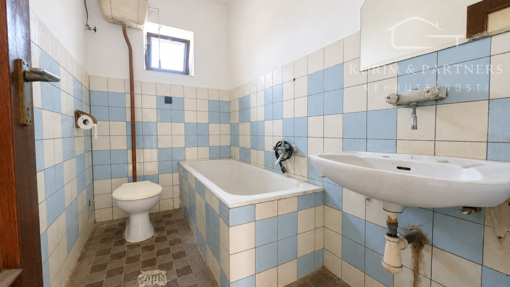 Veľký rodinný dom s garážou, prístavbami a pozemkom 783 m² | Hurbanovo