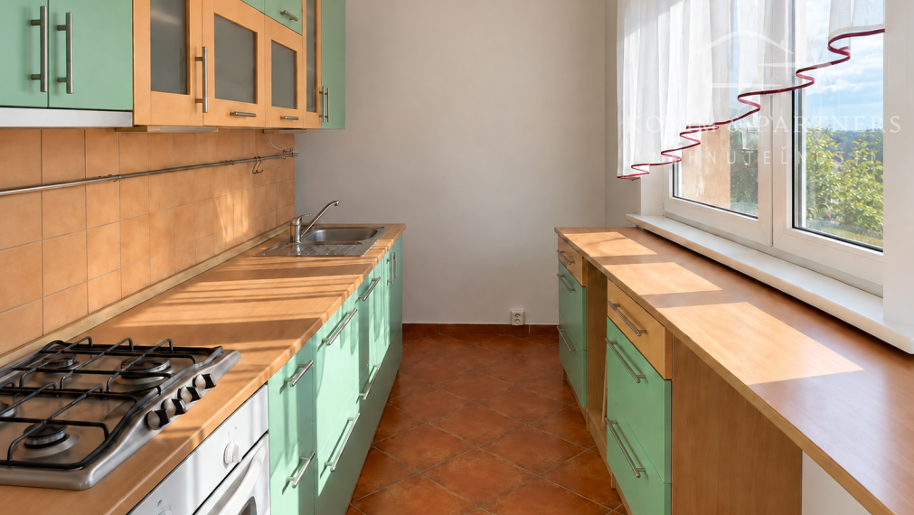 Na prenájom 2-izbový byt v Komárne – Košická ulica, 55 m² s balkónom
