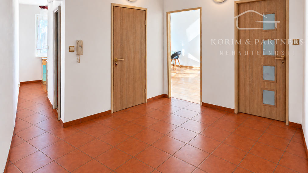 Na prenájom 2-izbový byt v Komárne – Košická ulica, 55 m² s balkónom