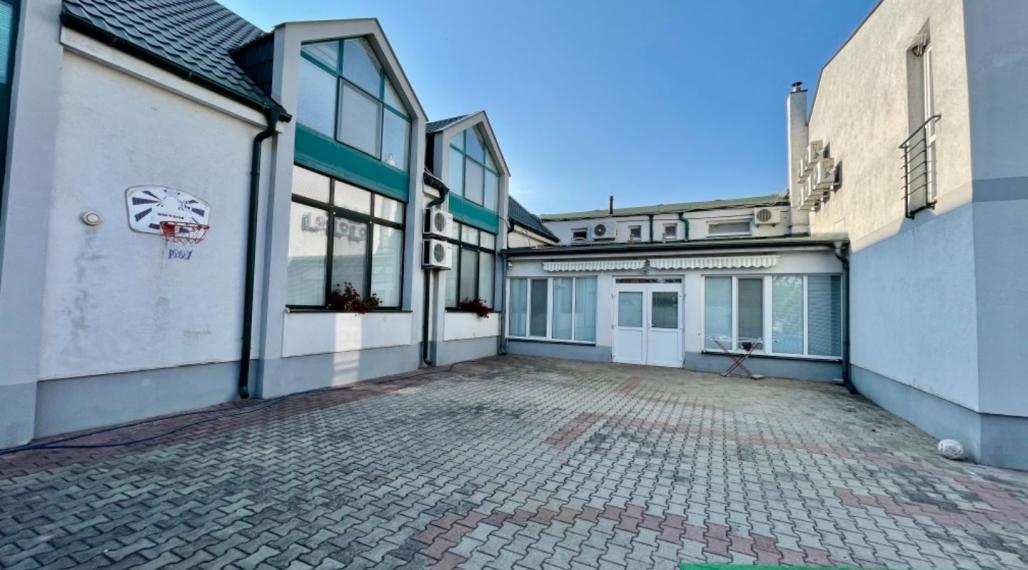 Multifunkčný areál s bývaním a podnikaním na jednom mieste, Nová Stráž