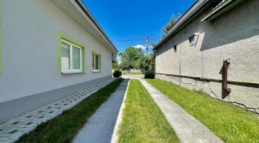 Rodinný dom s hydroponickou farmou a 40 árovým pozemkom, Iža