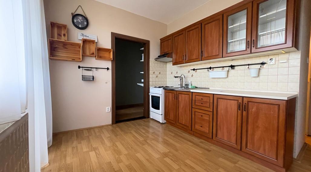 3 izbový zrekonštruovaný byt s balkónom na prenájom, Komárno