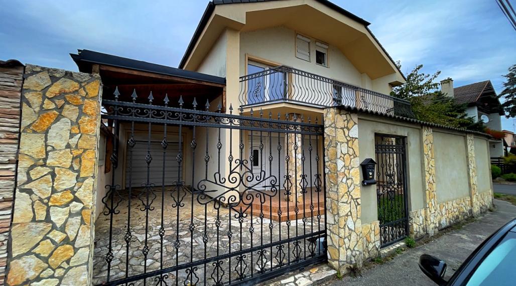 NOVÁ CENA !!! Nadštandardný rodinný dom so začatou rekonštrukciou, Nová Stráž