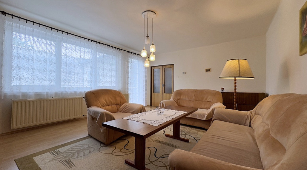 Zaujímavý rodinný dom s menším átriovým dvorom,  Komárno