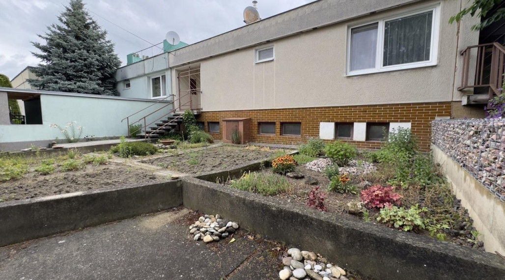 3-izbový dom s átriovým dvorom – praktické  bývanie