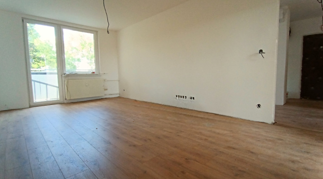 Slnečný trojizbový byt na predaj, Komenského ulica, Komárno