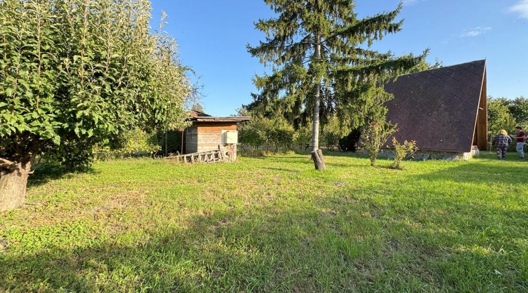 Obrovská záhrada s murovanou chatkou, Nová Stráž, Komárno