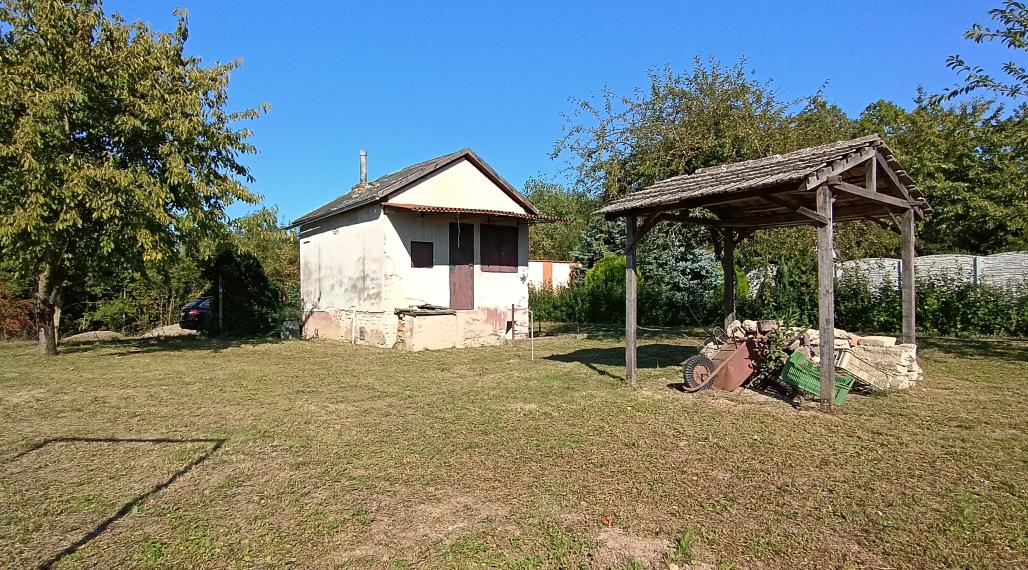 Záhrada s murovaným domčekom a pivnicou na predaj, Komárno