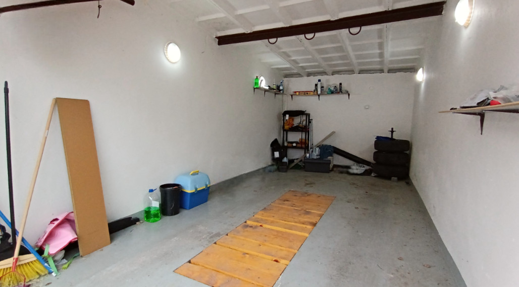 Garáž s montážnou jamou na predaj, ul. Odborárov, Komárno