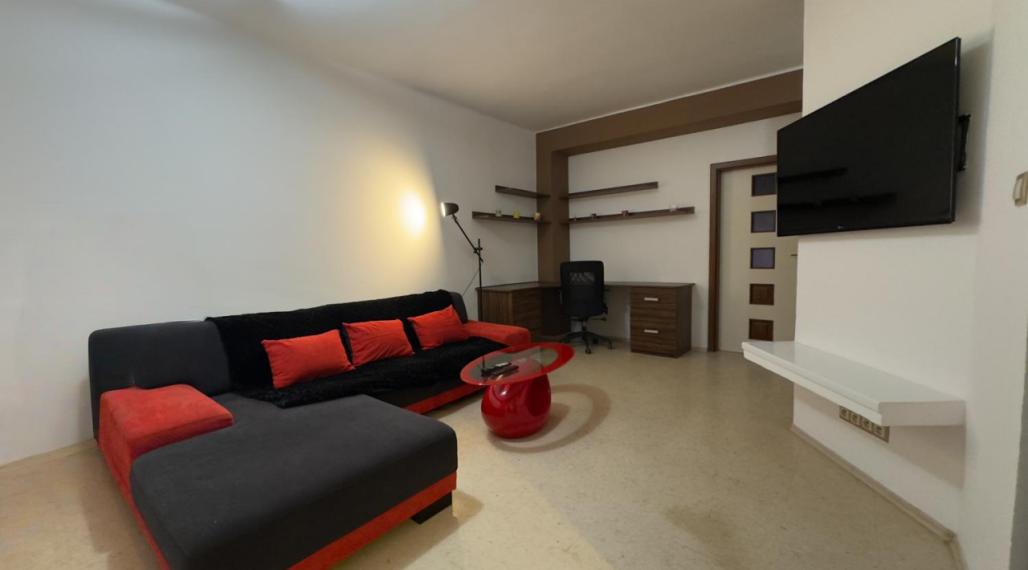 Zariadený ihneď voľny 2 izbový byt , Komárno