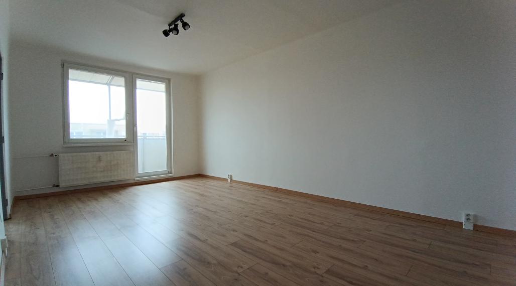 Veľký trojizbový byt s dvomi balkónmi na predaj, Komárno