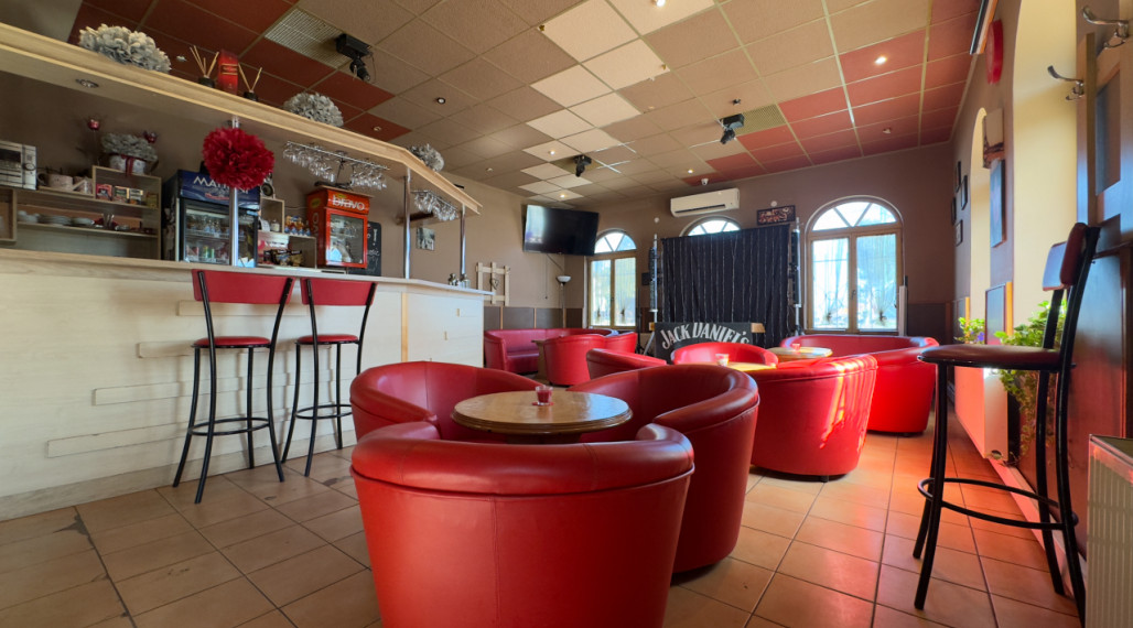 Fungujúci BAR pri hlavnej ceste,  Imeľ