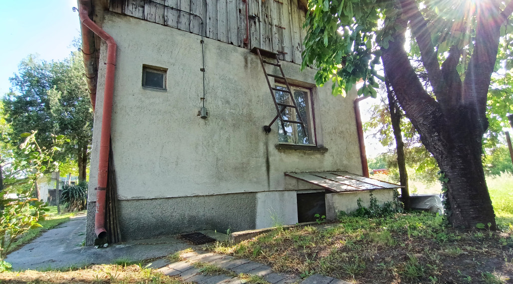 Slnečný pozemok s domom na predaj, Nová Stráž