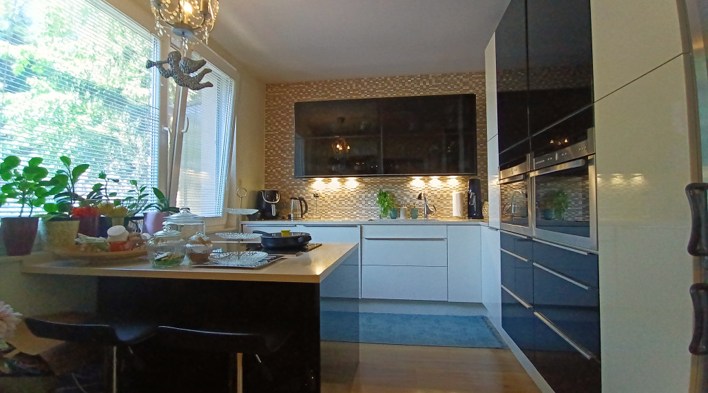 Kompletne prerobený trojizbový byt na predaj, Komárno