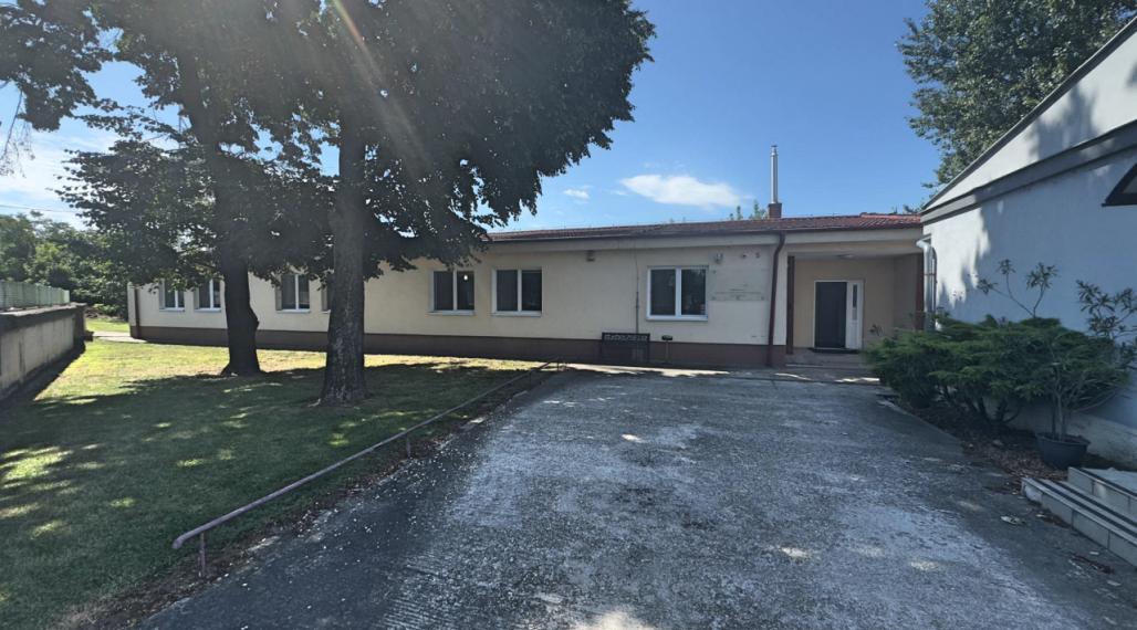 Podnikateľský objekt na predaj, Komárno