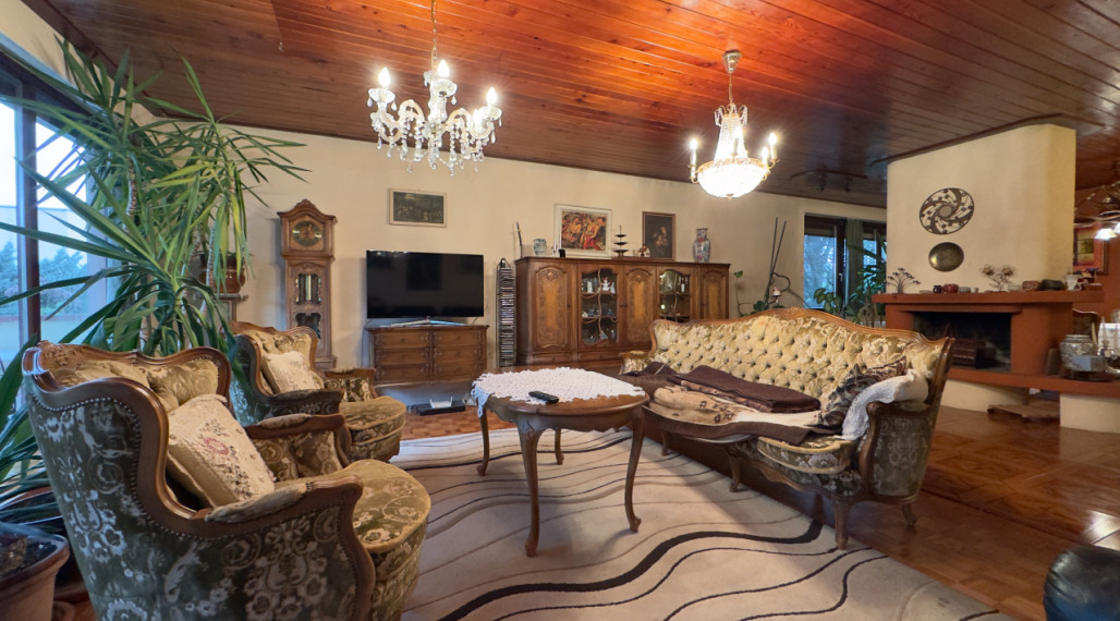 Atypický, priestranný rodinný dom v tichej časti Komárna