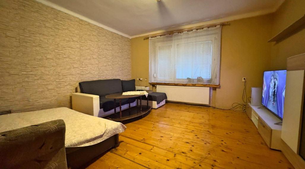 2 izbový  tehlový byt s vlastným kúrením, E. B. Lukáča, Komárno