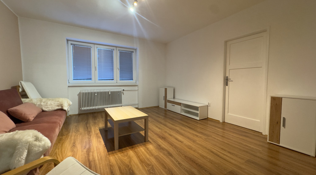 Dvojizbový tehlový byt, svetlejší a pokojnejší než čakáte, Ul. Odborárov