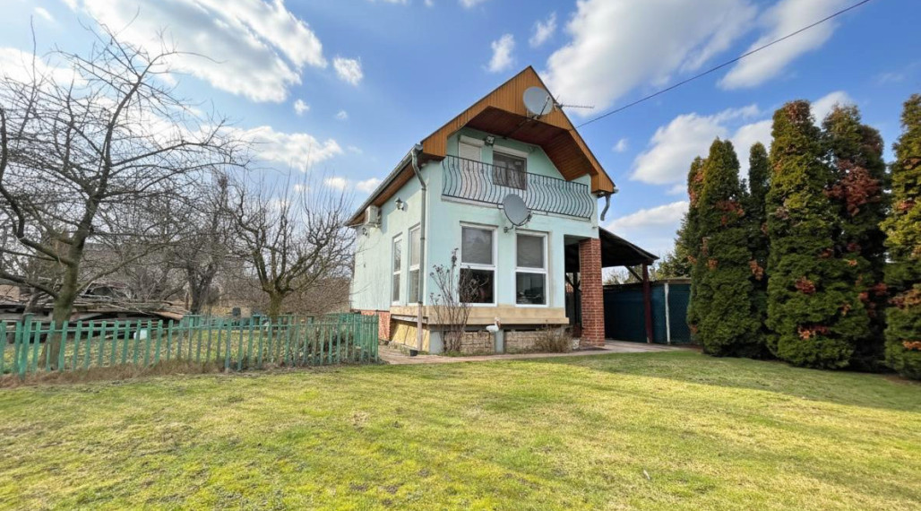 Pevná tehlová chata so záhradou, Komárno