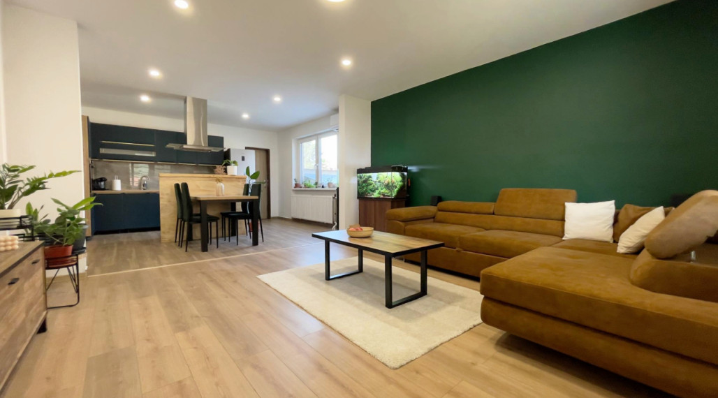 Zrekonštruovaný dom s veľkým pozemkom, Hurbanovo