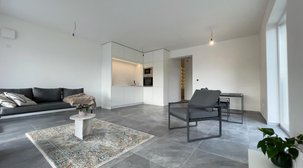 Novostavba s terasou, pokoj a súkromie v obci Trávnik