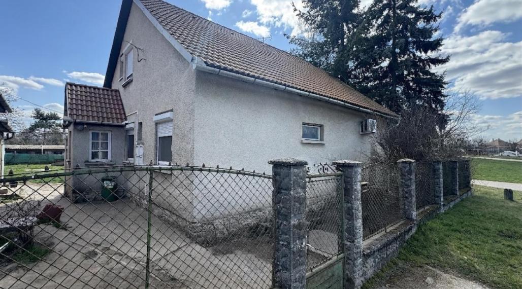 Rodinný dom s podkrovím v Koppánymonostor – pokojné bývanie s dobrou dostupnosťou do Komárna