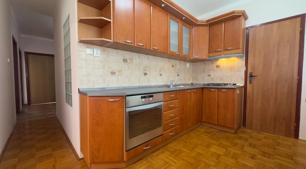 Príjemne veľký a tichý 4-izbový byt na VII. sidlisku v Komárne