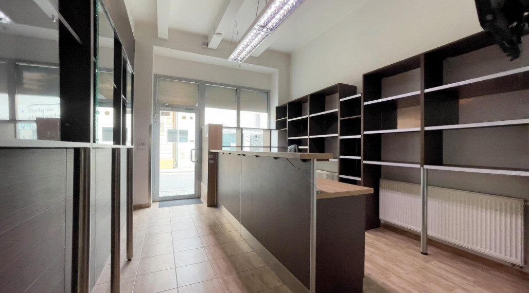 Prenájom, 40 m² priestoru v centre Nových Zámkov
