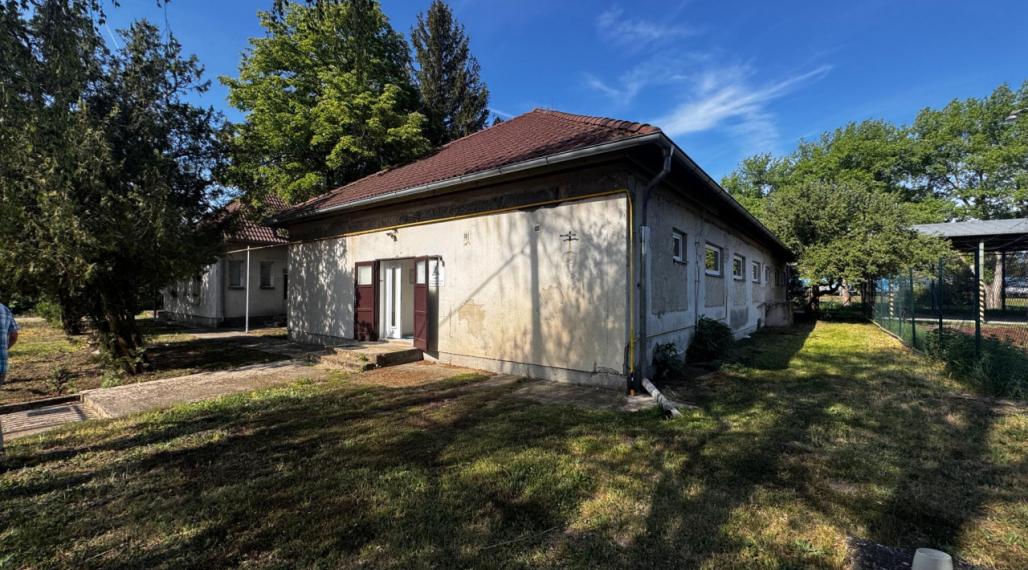 Budova s potenciálom pre podnikanie, 581 m² úžitkovej plochy, CHOTÍN
