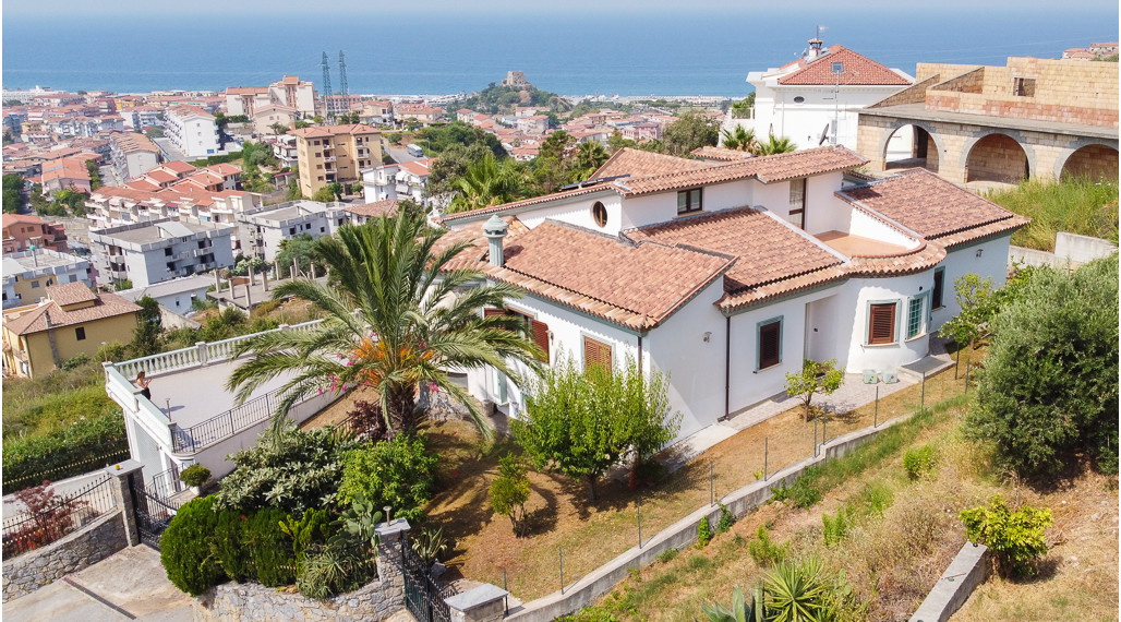 Vila s panoramatickým výhľadom na more a mesto Scalea