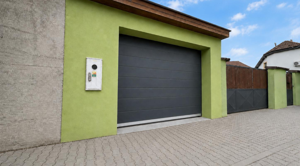 Garáž 26 m² s parkovacím miestom a možnosť odkupu, Nové Zámky