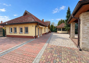 Dom s bazénom a domčekom pre hostí, Nová Stráž - fotografia 1