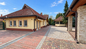 Dom s bazénom a domčekom pre hostí, Nová Stráž - fotografia 1
