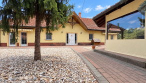 Dom s bazénom a domčekom pre hostí, Nová Stráž - fotografia 2