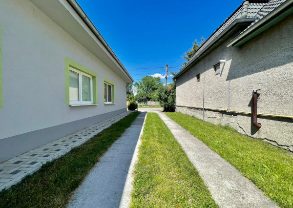 Rodinný dom s hydroponickou farmou a 40 árovým pozemkom, Iža