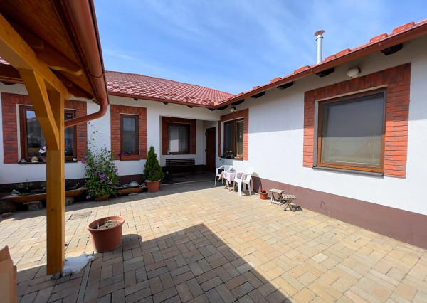 Nájomný dom na predaj, Kolárovo