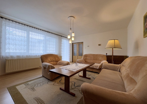 Zaujímavý rodinný dom s menším átriovým dvorom,  Komárno