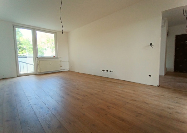 Slnečný trojizbový byt na predaj, Komenského ulica, Komárno