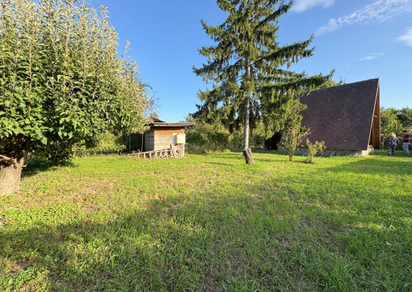 Obrovská záhrada s murovanou chatkou, Nová Stráž, Komárno