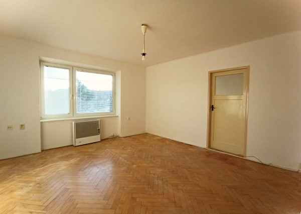 2-izbový byt na prenájom, Staničná ulica, Komárno