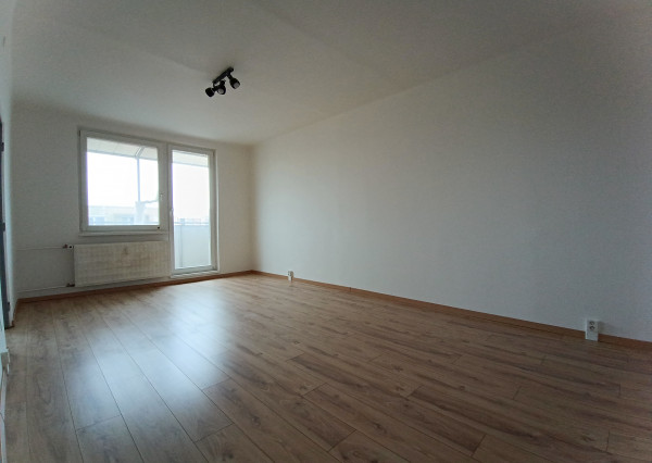 Veľký trojizbový byt s dvomi balkónmi na predaj, Komárno