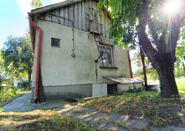Slnečný pozemok s domom na predaj, Nová Stráž