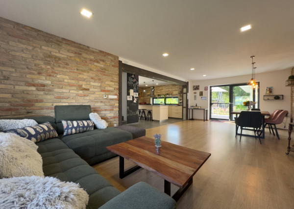 REZERVOVANÉ - Originálny rodinný dom na Leteckom poli,  Komárno