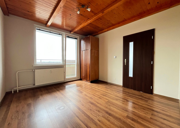 3-izbový byt v skvelej lokalite Komárna s dvomi loggiami a výhľadom, ktorý Vás poteší